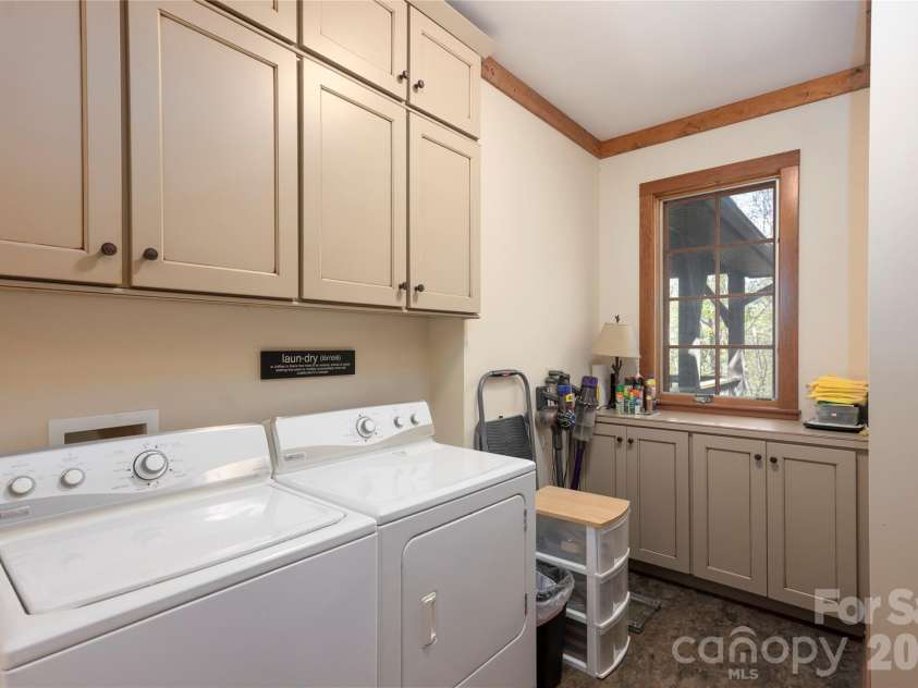601 Hawk Mountain Road, Lake Toxaway, NC 28747.  MLS# CAR4378046, YatesRealty ID 23842. 