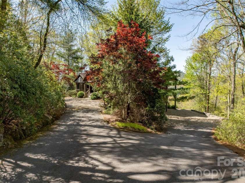 601 Hawk Mountain Road, Lake Toxaway, NC 28747.  MLS# CAR4378046, YatesRealty ID 23842. 