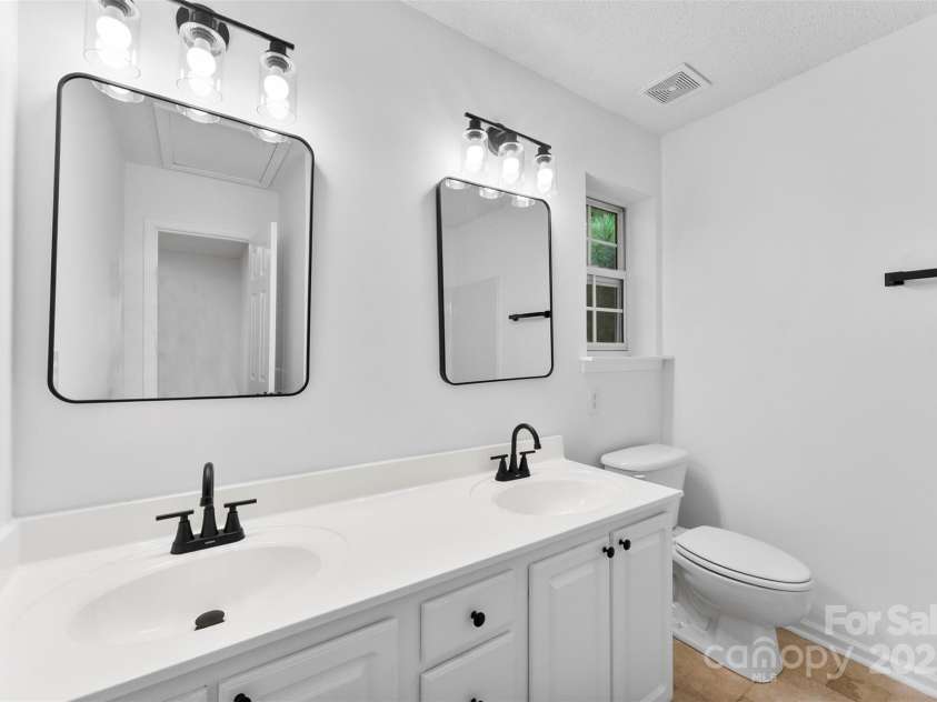 12914 Sickles Drive, Charlotte, NC 28273.  MLS# CAR4275478, YatesRealty ID 23844. 