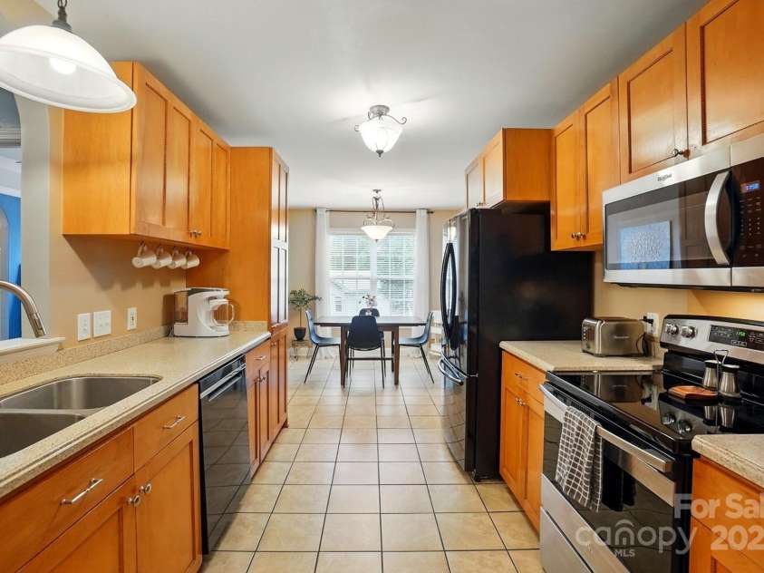 2745 Stockwood Drive, Gastonia, NC 28056.  MLS# CAR4253983, YatesRealty ID 23845. Nice kitchen