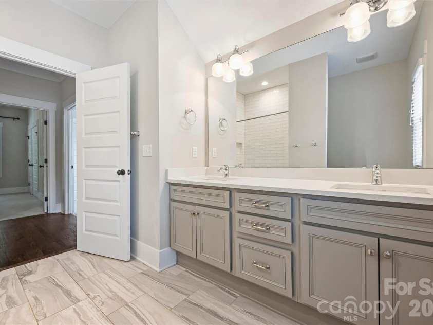 3030 Attaberry Drive, Charlotte, NC 28205.  MLS# CAR4378482, YatesRealty ID 23845. 