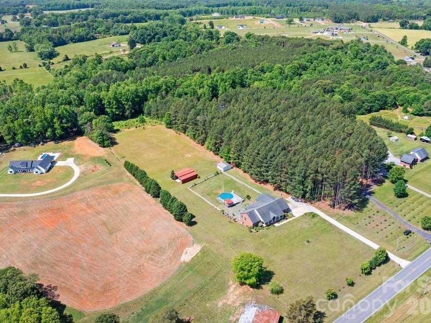 3987 NC 27 Highway, Lincolnton, NC 28092.  MLS# CAR4381735, YatesRealty ID 23846. 