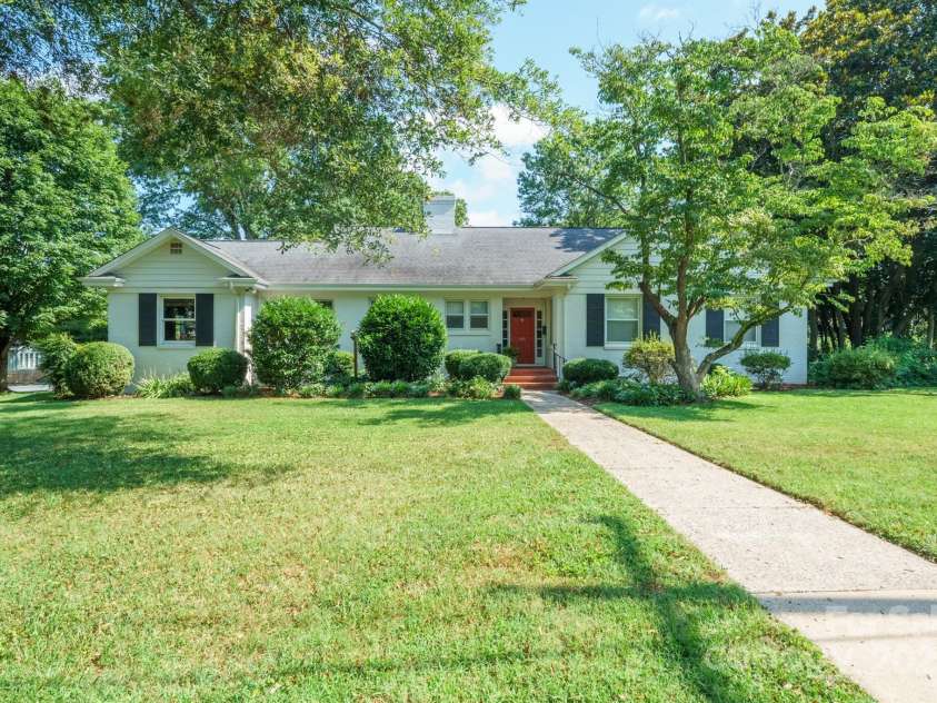 630 4th Avenue, Hickory, NC 28601.  MLS# CAR4277457, YatesRealty ID 23846. 