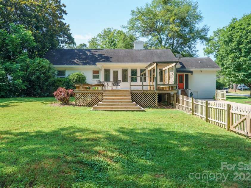 630 4th Avenue, Hickory, NC 28601.  MLS# CAR4277457, YatesRealty ID 23846. 