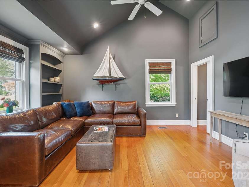 630 4th Avenue, Hickory, NC 28601.  MLS# CAR4277457, YatesRealty ID 23846. 