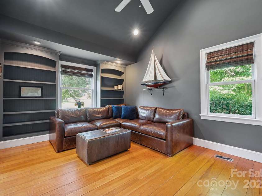 630 4th Avenue, Hickory, NC 28601.  MLS# CAR4277457, YatesRealty ID 23846. 