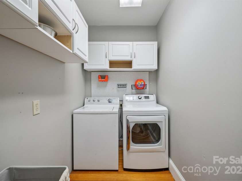 630 4th Avenue, Hickory, NC 28601.  MLS# CAR4277457, YatesRealty ID 23846. 