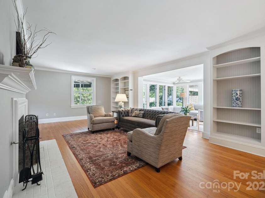 630 4th Avenue, Hickory, NC 28601.  MLS# CAR4277457, YatesRealty ID 23846. 