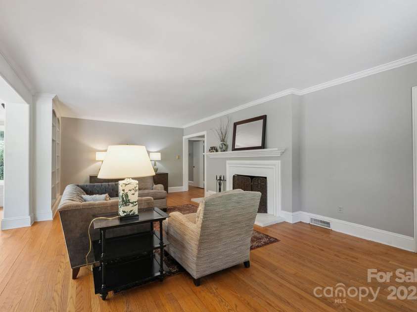 630 4th Avenue, Hickory, NC 28601.  MLS# CAR4277457, YatesRealty ID 23846. 