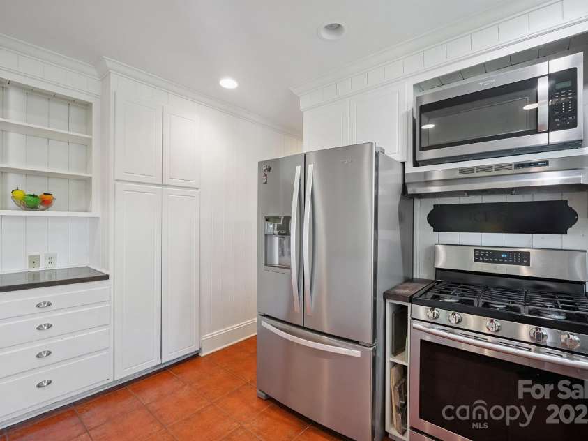 630 4th Avenue, Hickory, NC 28601.  MLS# CAR4277457, YatesRealty ID 23846. 