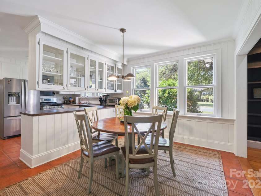 630 4th Avenue, Hickory, NC 28601.  MLS# CAR4277457, YatesRealty ID 23846. 