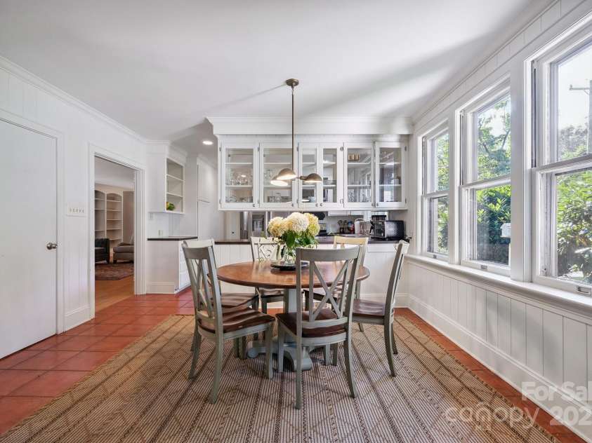 630 4th Avenue, Hickory, NC 28601.  MLS# CAR4277457, YatesRealty ID 23846. 