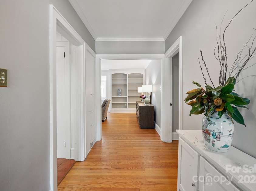 630 4th Avenue, Hickory, NC 28601.  MLS# CAR4277457, YatesRealty ID 23846. 