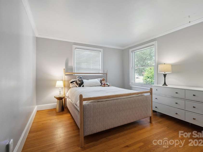 630 4th Avenue, Hickory, NC 28601.  MLS# CAR4277457, YatesRealty ID 23846. 