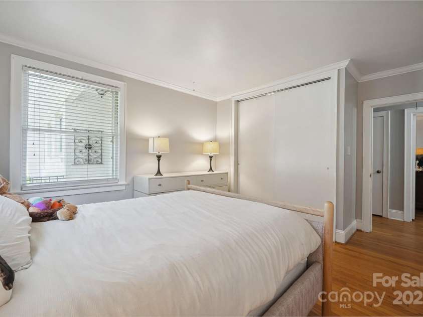 630 4th Avenue, Hickory, NC 28601.  MLS# CAR4277457, YatesRealty ID 23846. 