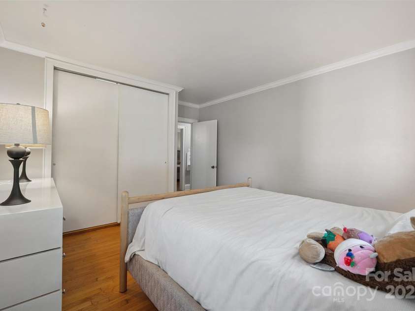 630 4th Avenue, Hickory, NC 28601.  MLS# CAR4277457, YatesRealty ID 23846. 