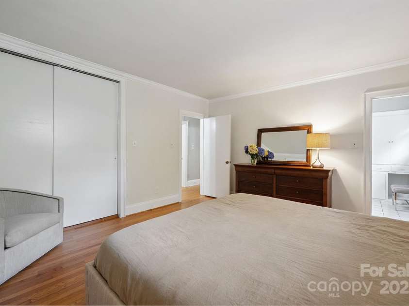 630 4th Avenue, Hickory, NC 28601.  MLS# CAR4277457, YatesRealty ID 23846. 