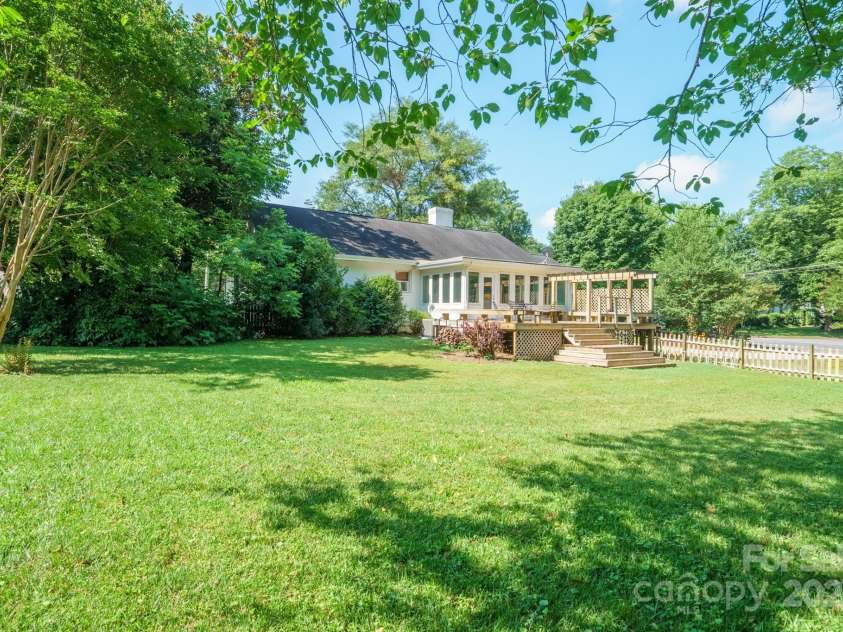 630 4th Avenue, Hickory, NC 28601.  MLS# CAR4277457, YatesRealty ID 23846. 