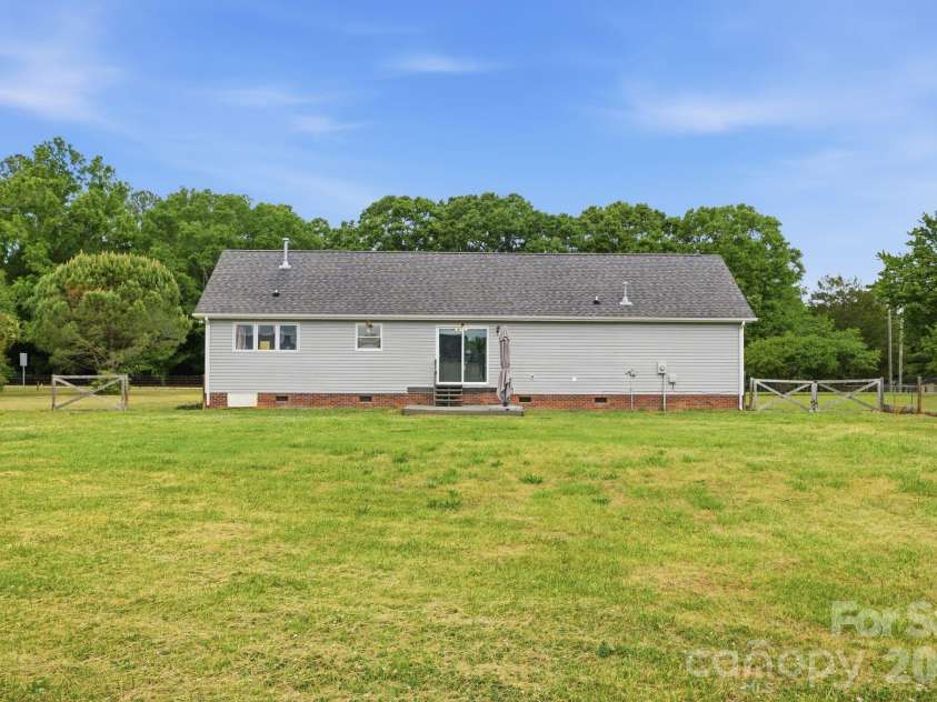 2073 Highway 557 Highway, Clover, SC 29710.  MLS# CAR4374602, YatesRealty ID 23847. 