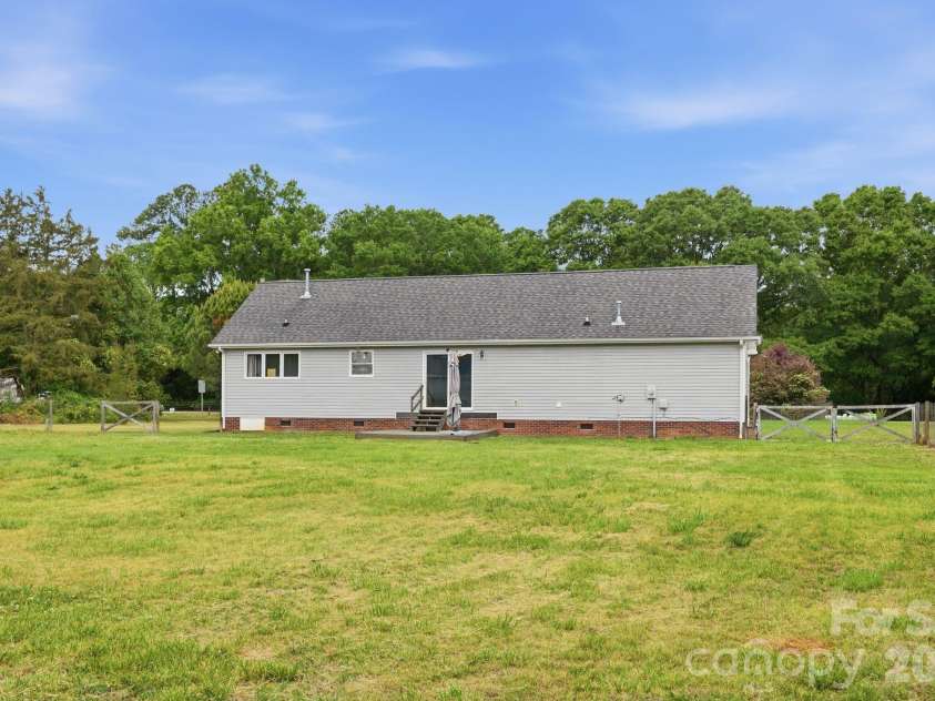 2073 Highway 557 Highway, Clover, SC 29710.  MLS# CAR4374602, YatesRealty ID 23847. 