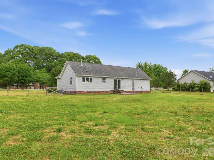2073 Highway 557 Highway, Clover, SC 29710.  MLS# CAR4374602, YatesRealty ID 23847. 