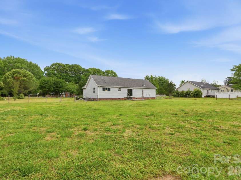 2073 Highway 557 Highway, Clover, SC 29710.  MLS# CAR4374602, YatesRealty ID 23847. 