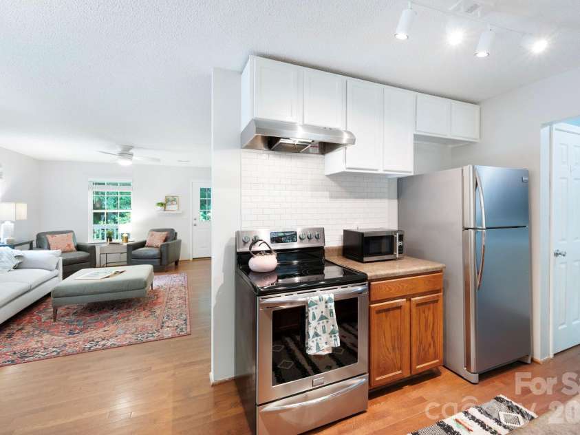 30 Lawterdale Circle, Asheville, NC 28804.  MLS# CAR4377707, YatesRealty ID 23849. SS Appliances