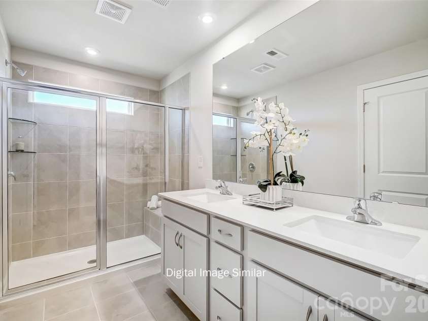 6044 Mallow Crossing Lane, Charlotte, NC 28213.  MLS# CAR4343804, YatesRealty ID 2385. 