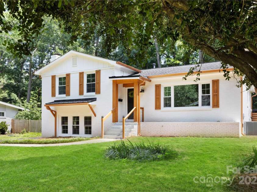 2120 Shadyview Drive, Charlotte, NC 28210.  MLS# CAR4273399, YatesRealty ID 23851. 