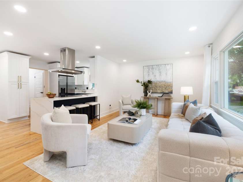 2120 Shadyview Drive, Charlotte, NC 28210.  MLS# CAR4273399, YatesRealty ID 23851. 