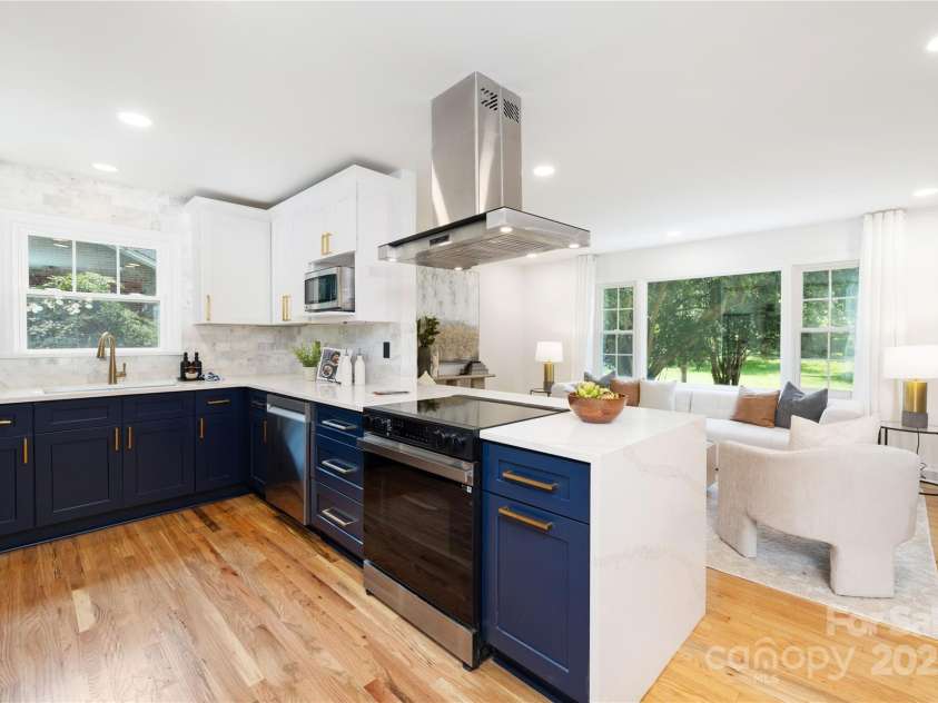 2120 Shadyview Drive, Charlotte, NC 28210.  MLS# CAR4273399, YatesRealty ID 23851. 