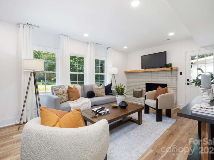 2120 Shadyview Drive, Charlotte, NC 28210.  MLS# CAR4273399, YatesRealty ID 23851. 