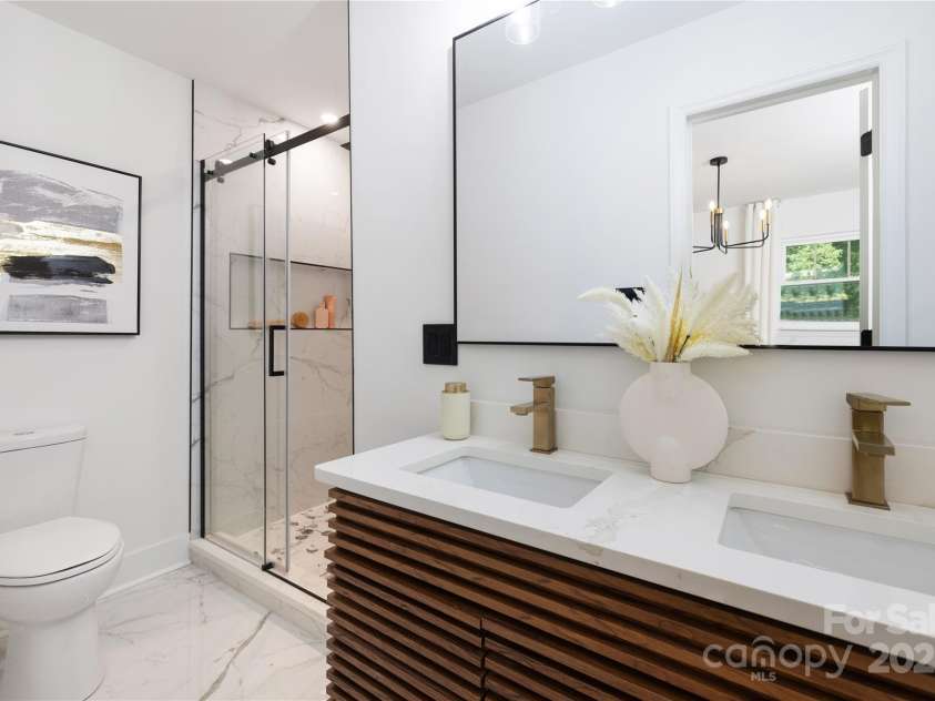 2120 Shadyview Drive, Charlotte, NC 28210.  MLS# CAR4273399, YatesRealty ID 23851. 