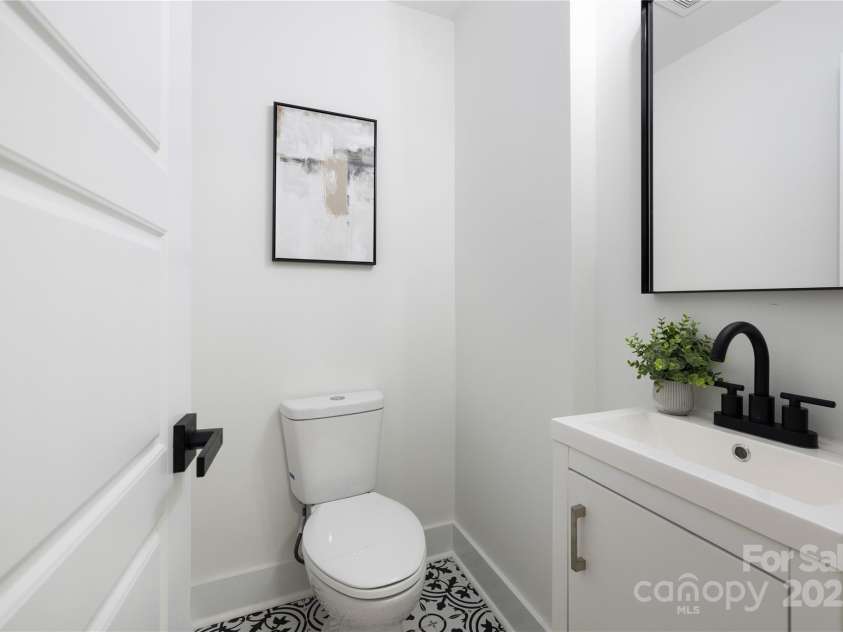 2120 Shadyview Drive, Charlotte, NC 28210.  MLS# CAR4273399, YatesRealty ID 23851. 