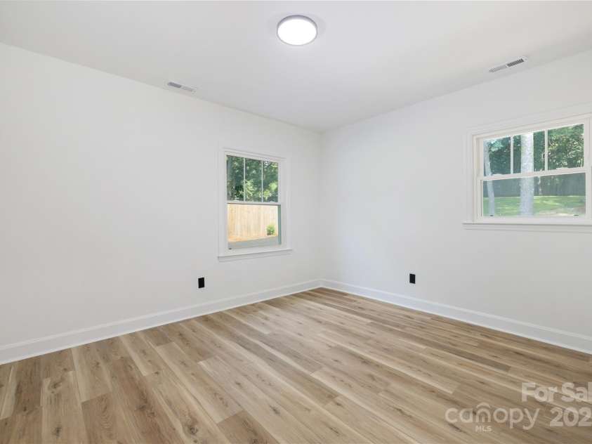 2120 Shadyview Drive, Charlotte, NC 28210.  MLS# CAR4273399, YatesRealty ID 23851. 