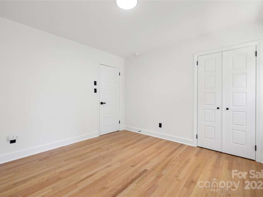 2120 Shadyview Drive, Charlotte, NC 28210.  MLS# CAR4273399, YatesRealty ID 23851. 