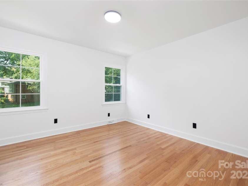 2120 Shadyview Drive, Charlotte, NC 28210.  MLS# CAR4273399, YatesRealty ID 23851. 