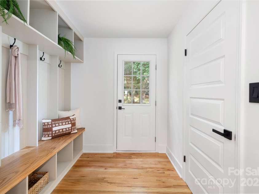 2120 Shadyview Drive, Charlotte, NC 28210.  MLS# CAR4273399, YatesRealty ID 23851. 