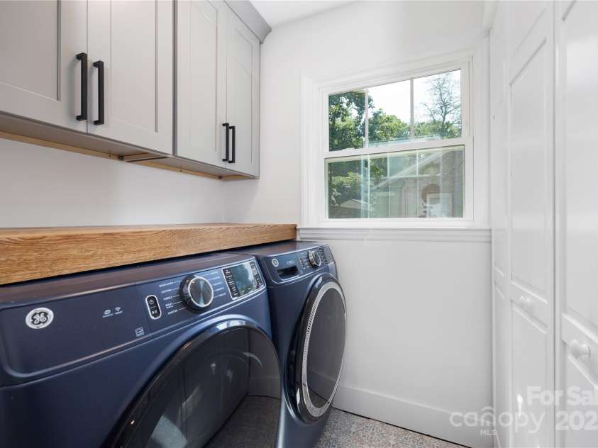 2120 Shadyview Drive, Charlotte, NC 28210.  MLS# CAR4273399, YatesRealty ID 23851. 