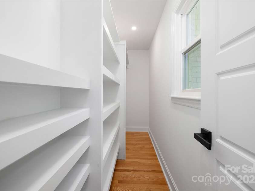 2120 Shadyview Drive, Charlotte, NC 28210.  MLS# CAR4273399, YatesRealty ID 23851. 