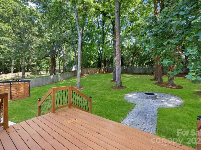 2120 Shadyview Drive, Charlotte, NC 28210.  MLS# CAR4273399, YatesRealty ID 23851. 