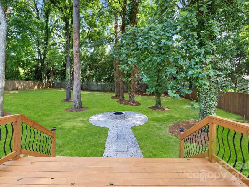 2120 Shadyview Drive, Charlotte, NC 28210.  MLS# CAR4273399, YatesRealty ID 23851. 