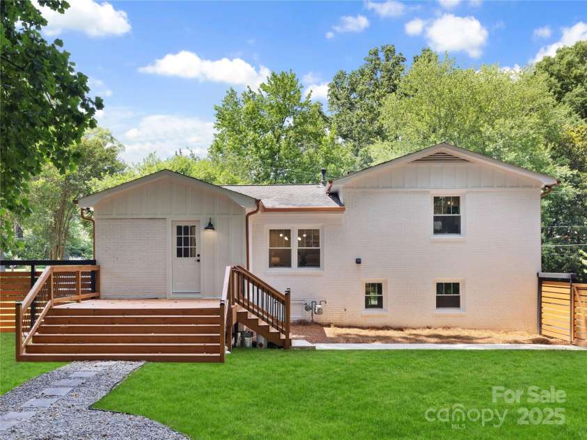 2120 Shadyview Drive, Charlotte, NC 28210.  MLS# CAR4273399, YatesRealty ID 23851. 