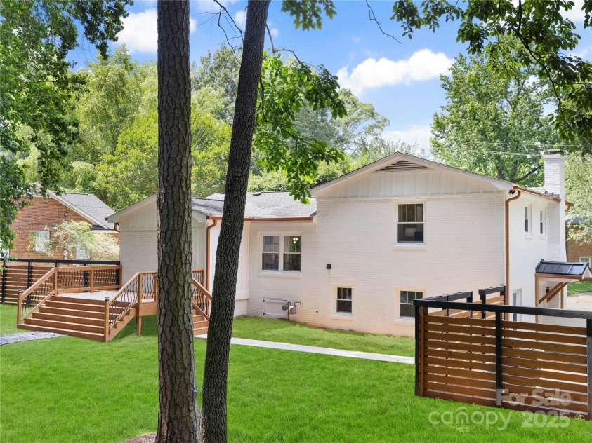 2120 Shadyview Drive, Charlotte, NC 28210.  MLS# CAR4273399, YatesRealty ID 23851. 