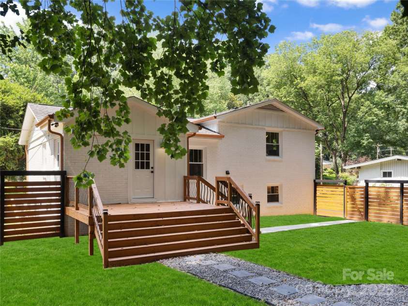 2120 Shadyview Drive, Charlotte, NC 28210.  MLS# CAR4273399, YatesRealty ID 23851. 