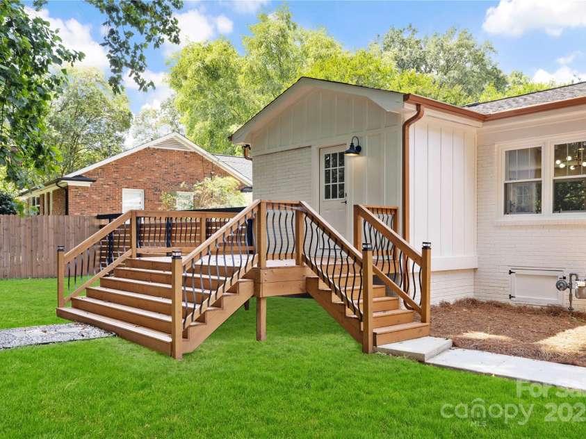 2120 Shadyview Drive, Charlotte, NC 28210.  MLS# CAR4273399, YatesRealty ID 23851. 