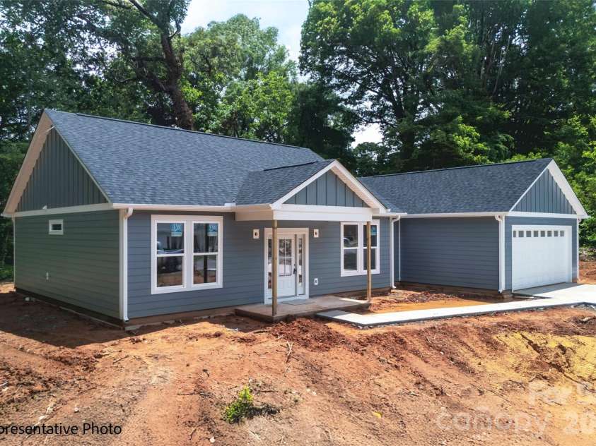 612 Central Drive, Statesville, NC 28677.  MLS# CAR4382134, YatesRealty ID 23852. 