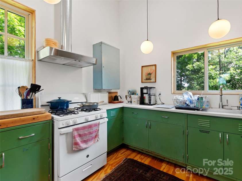 59 Alexander Road, Weaverville, NC 28787.  MLS# CAR4269115, YatesRealty ID 23853. 