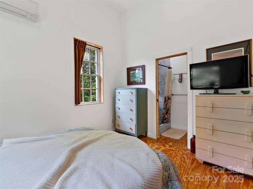 59 Alexander Road, Weaverville, NC 28787.  MLS# CAR4269115, YatesRealty ID 23853. 