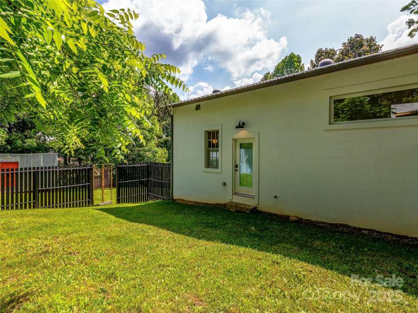 59 Alexander Road, Weaverville, NC 28787.  MLS# CAR4269115, YatesRealty ID 23853. 